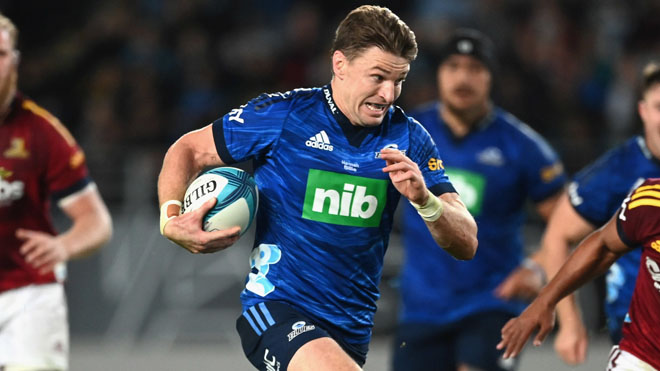 La superbe passe décisive de Beauden Barrett donne la victoire aux Blues sur Waratah