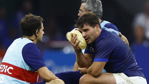 Antoine Dupont hospitalisé alors que les espoirs de Coupe du monde sont en jeu