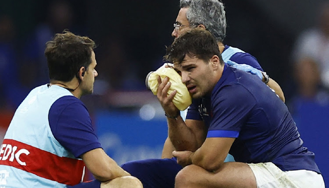 Antoine Dupont hospitalisé alors que les espoirs de Coupe du monde sont en jeu